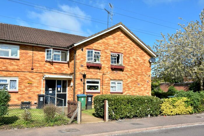 2 Bedroom Flat To Rent In Fairfolds, Watford, WD25