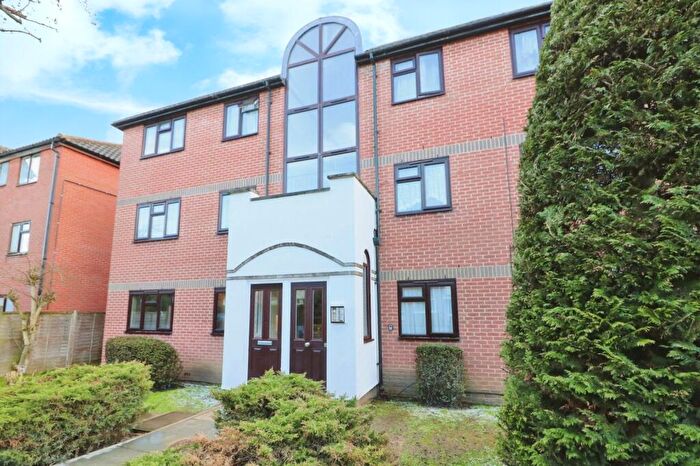 1 Bedroom Apartment To Rent In New North Road, Ilford, IG6