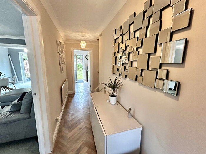 4 Bedroom Detached House For Sale In Chadstone Close, Monkspath, B90