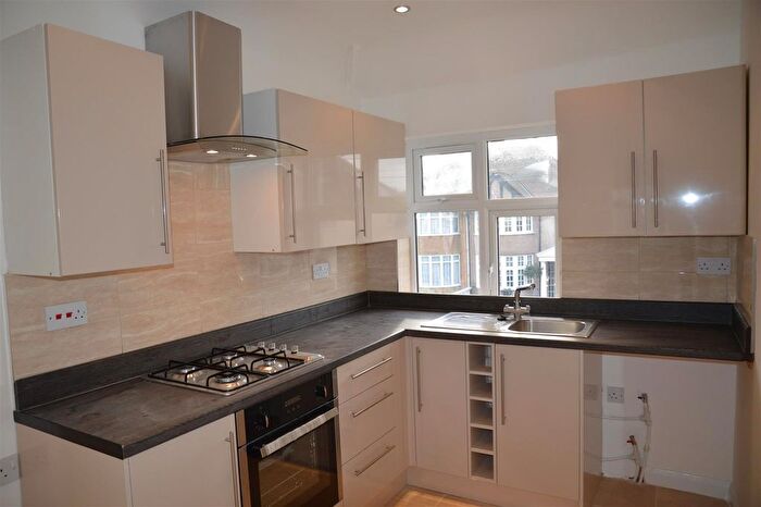 1 Bedroom Flat To Rent In Oval Road South, Dagenham, RM10