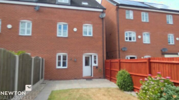 4 Bedroom Town House To Rent In Waterfields, Retford, DN22