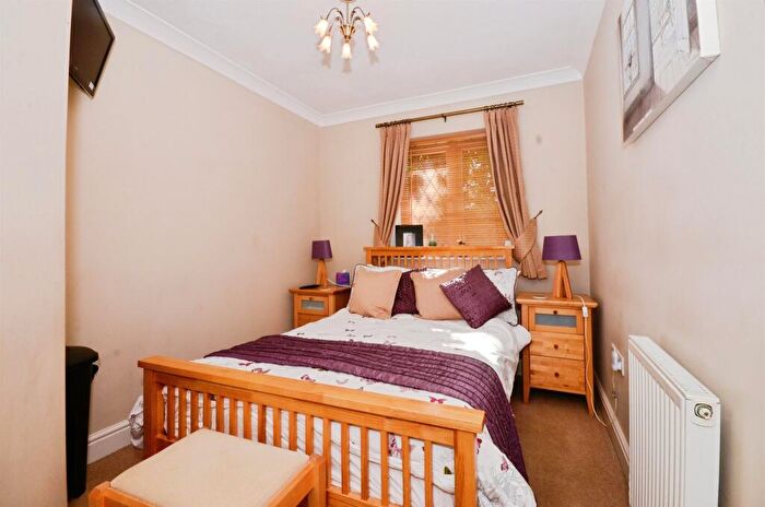 2 Bedroom Detached Bungalow For Sale In Redhall End, Colney Heath, St. Albans, AL4