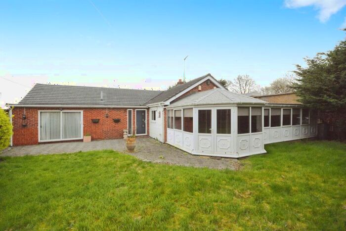 3 Bedroom Detached Bungalow For Sale In Private Road, Chelmsford, CM2