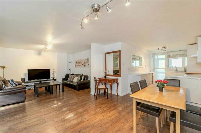 3 Bedroom Flat To Rent In Finborough Road, South Kensington, SW10