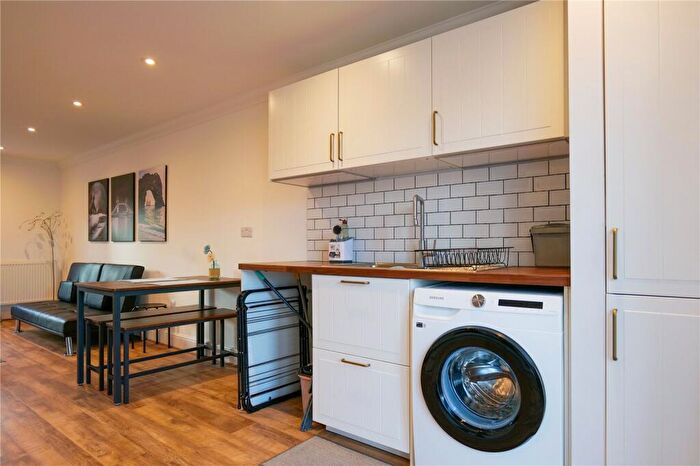 2 Bedroom Apartment To Rent In Orts Road, Reading, Berkshire, RG1