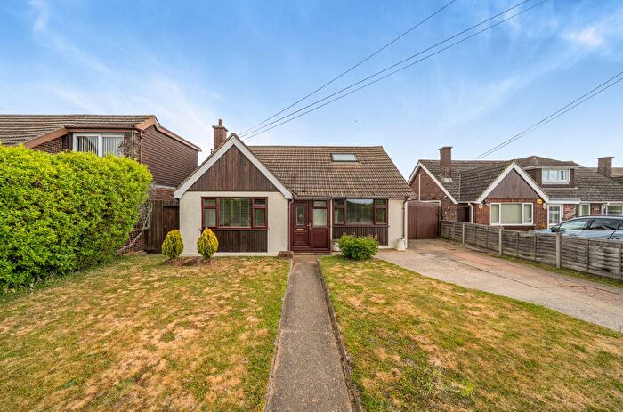 2 Bedroom Bungalow For Sale In Shirehall Road, Hawley, Dartford, DA2