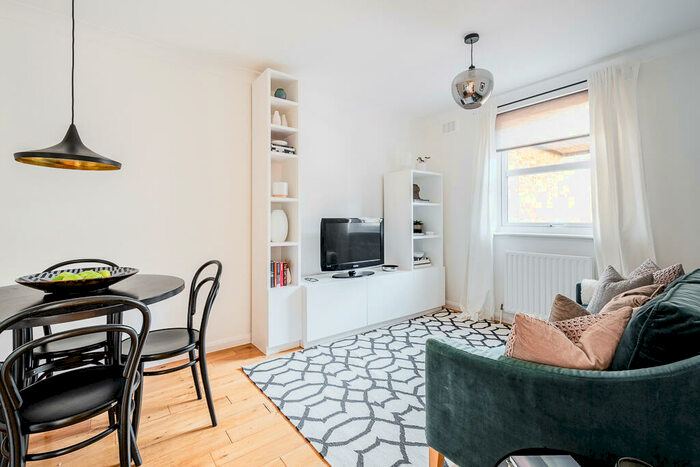 2 Bedroom Apartment To Rent In Horatio Street, Shoreditch, E2