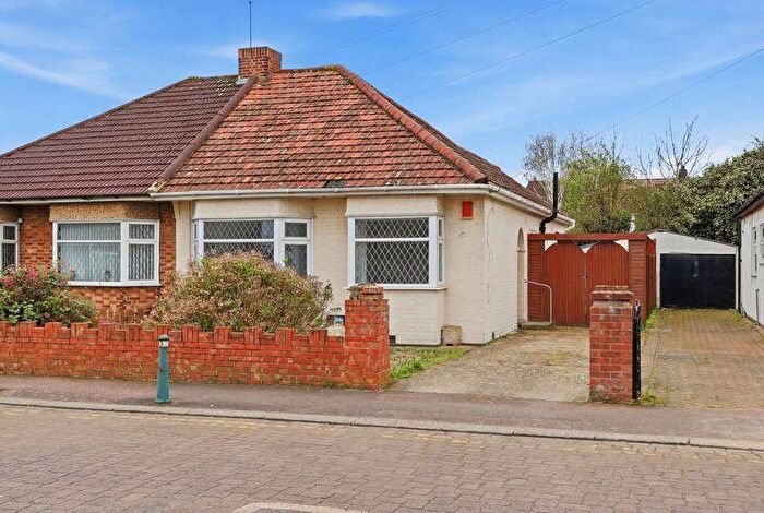 2 Bedroom Semi Detached House For Sale In Swanfield Road, Waltham Cross, EN8