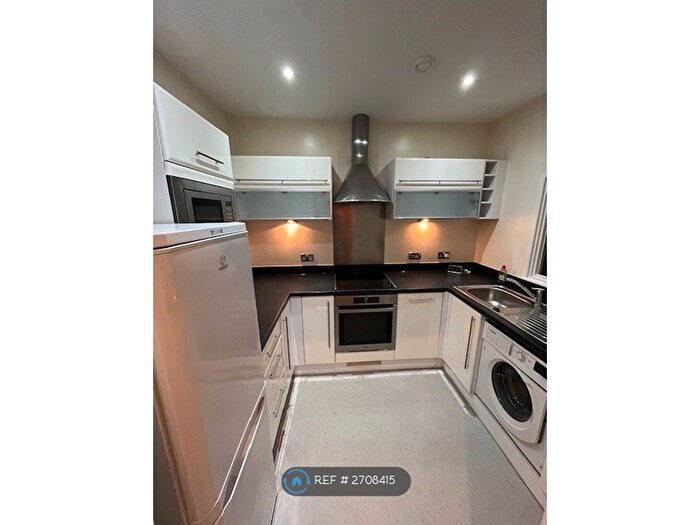 2 Bedroom Flat To Rent In Oceana Boulevard, Southampton, SO14