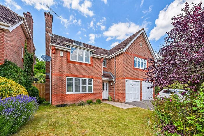 5 Bedroom Property For Sale In Lapwing Rise, Whitchurch, RG28
