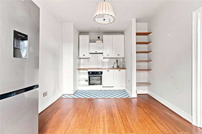1 Bedroom Apartment For Sale In Gibson Gardens, London, N16