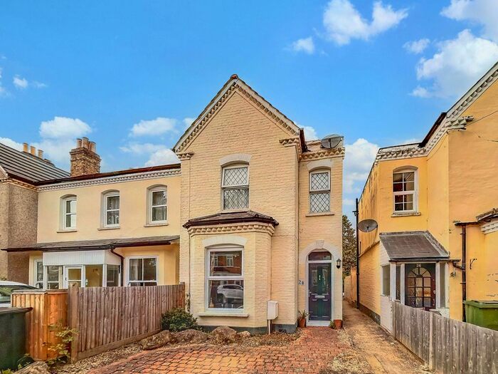 2 Bedroom Flat To Rent In Ravenscroft Road, Beckenham, BR3