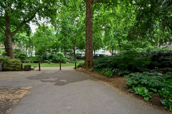 3 Bedroom Flat To Rent In Portman Square, Marylebone, London, W1H
