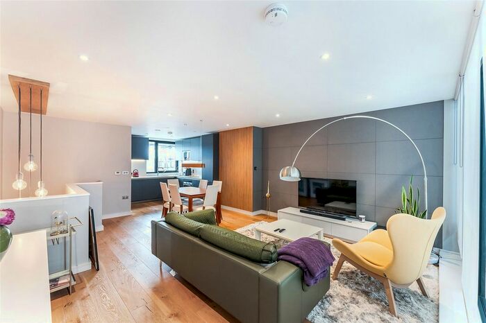 3 Bedroom Flat To Rent In Hawthorne Crescent, London, SE10