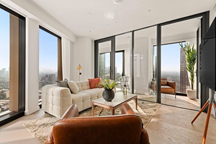 2 Bedroom Flat To Rent In River Park Tower, Nine Elms Lane, SW8