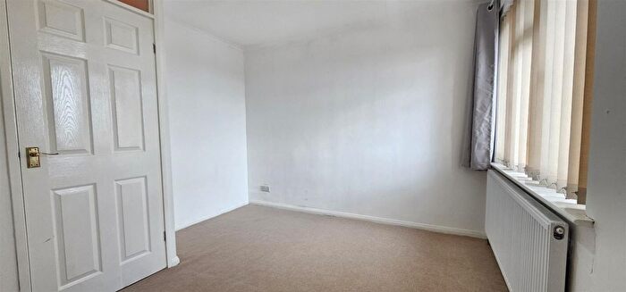 2 Bedroom End Of Terrace House To Rent In Meadowcroft Glade, Westfield, S20