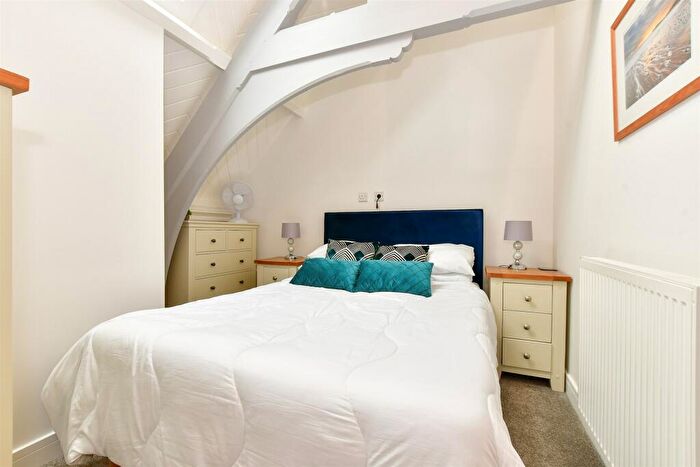 2 Bedroom Character Property For Sale In Newport Road, Apse Heath, Isle Of Wight, PO36