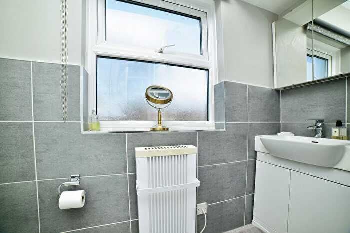 2 Bedroom Flat For Sale In Grayburn Court, Beverley, HU17