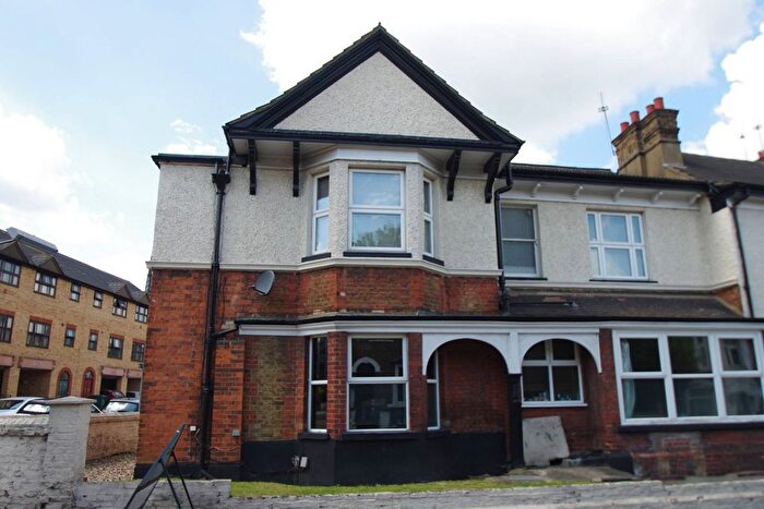 2 Bedroom Flat To Rent In Queens Road, Watford, WD17