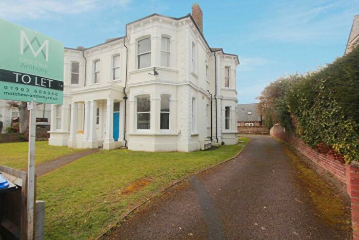 1 Bedroom Flat To Rent In St. Andrews Court, - Victoria Road, BN11