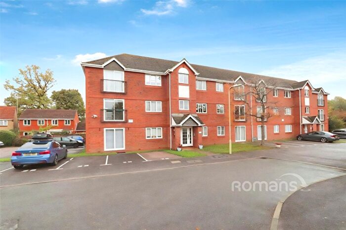 2 Bedroom Flat To Rent In Corfe Way, Farnborough, GU14