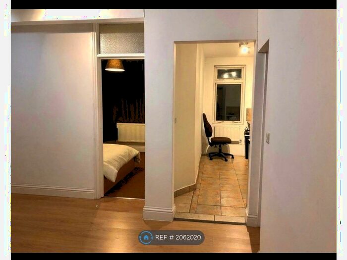 1 Bedroom Flat To Rent In Heathway, Dagenham, RM9