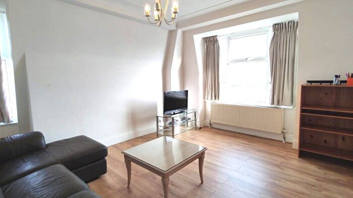 2 Bedroom Flat To Rent In College Crescent, London, NW3