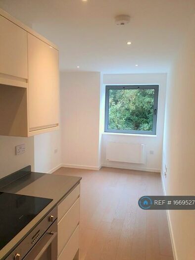 1 Bedroom Flat To Rent In Hubert Road, Brentwood, CM14