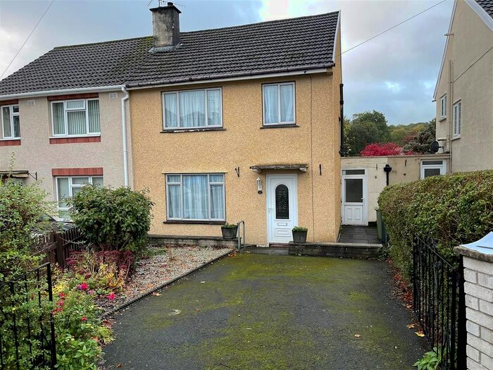 3 Bedroom Semi-Detached House To Rent In Cwrt Bleddyn, Two Locks, Cwmbran, NP44