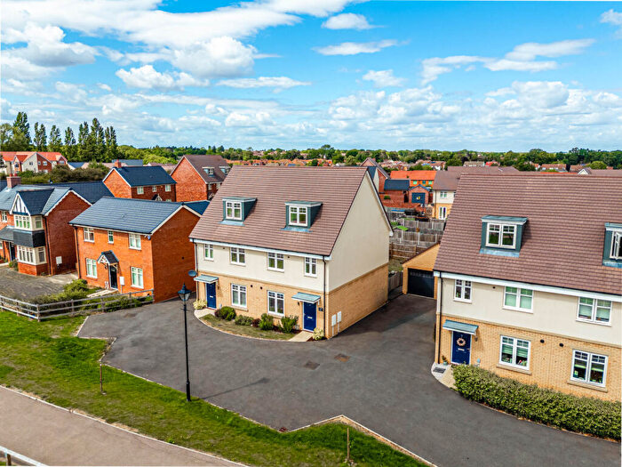 3 Bedroom Semi-Detached House For Sale In Falcon Way, St. Albans, Hertfordshire, AL4