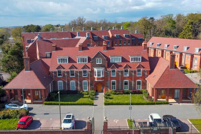 2 Bedroom Flat To Rent In Chancellor Drive, Frimley, Camberley, GU16