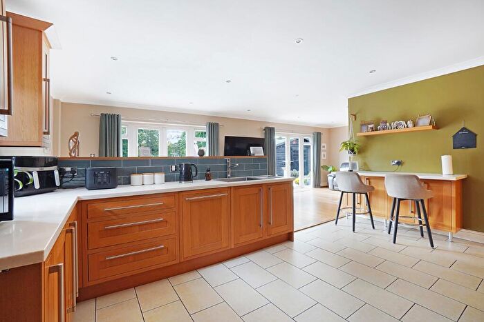 4 Bedroom Detached House For Sale In Bredhurst Road, Wigmore, ME8