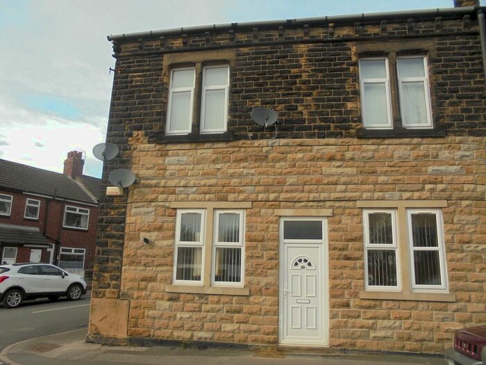 2 Bedroom Flat To Rent In Elder Road, Bramley, Leeds, LS13