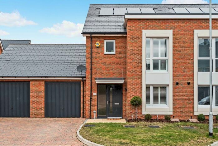 3 Bedroom End Of Terrace House To Rent In Ashmead Court, Greenhithe, DA9