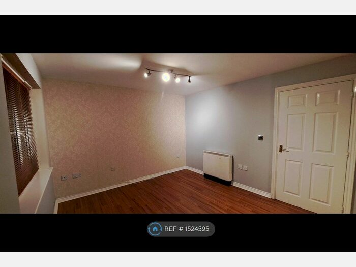 2 Bedroom Flat To Rent In Sannders Crescent, Tipton, DY4