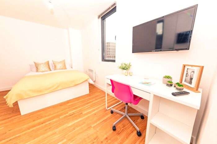 3 Bedroom Flat To Rent In The Courtyard, Stanhope St, Liverpool, L8