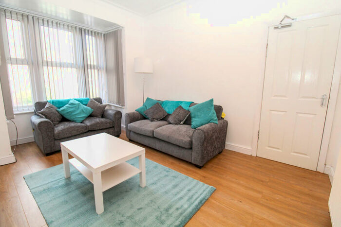 4 Bedroom Terraced House To Rent In Wetherby Grove, Burley, LS4