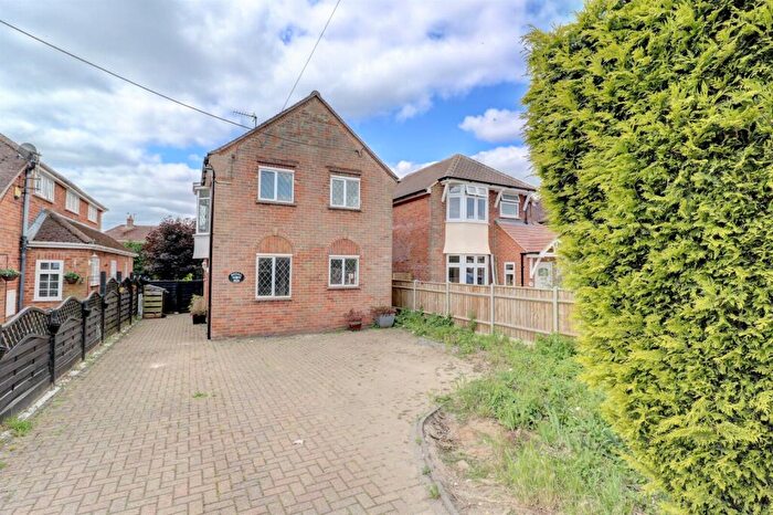 3 Bedroom Detached House For Sale In Penn Road, Hazlemere, High Wycombe, Buckinghamshire, HP15