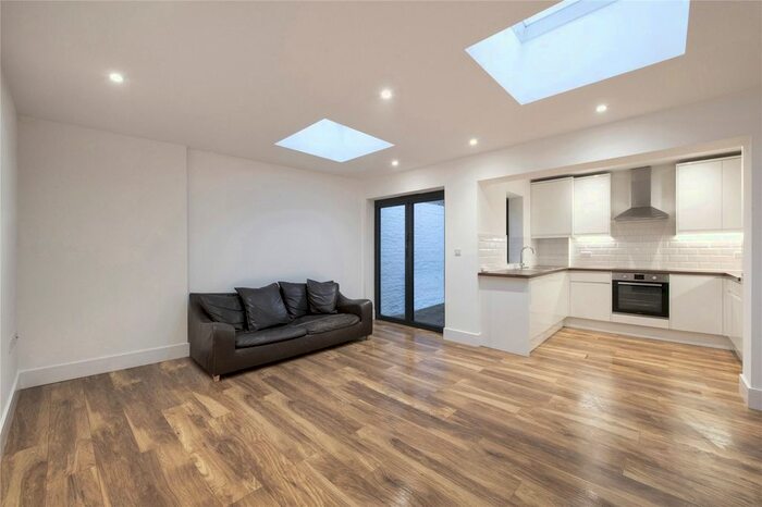 1 Bedroom Flat To Rent In Trinity Church Passage, Barnes, SW13