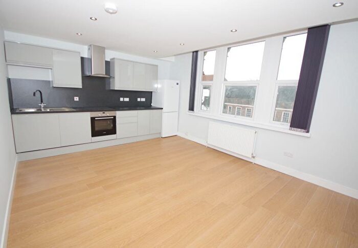 2 Bedroom Flat To Rent In Ballards Lane, Finchley, N3