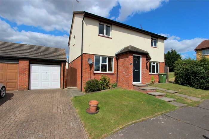 3 Bedroom Semi-Detached House To Rent In Pebmarsh Drive, Wickford, Essex, SS12