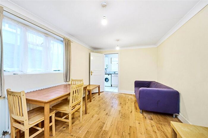 3 Bedroom Flat To Rent In Prideaux Road, London, SW9