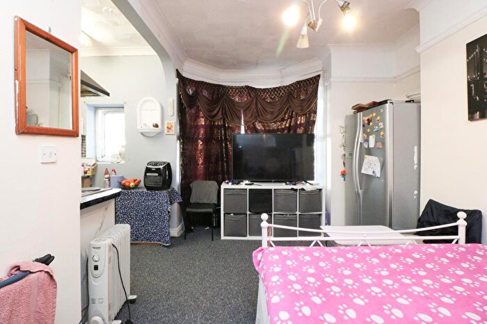 1 Bedroom Flat To Rent In The Polygon, Southampton, SO15