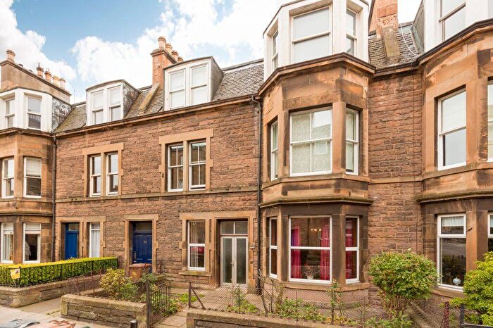 2 Bedroom Flat For Sale In Shandon Place, Edinburgh, EH11