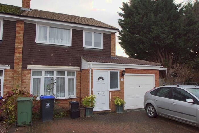 3 Bedroom Property To Rent In Hag Hill Rise, Taplow, Maidenhead SL6