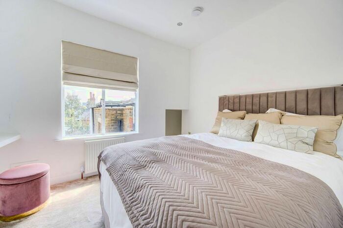 1 Bedroom Flat To Rent In New Kings Road, Parsons Green, London, SW6