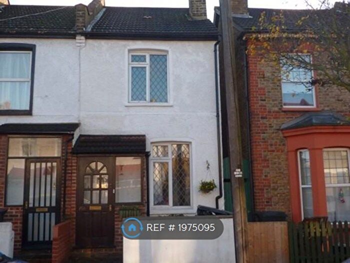 2 Bedroom End Of Terrace House To Rent In Elmers Road, London, SE25