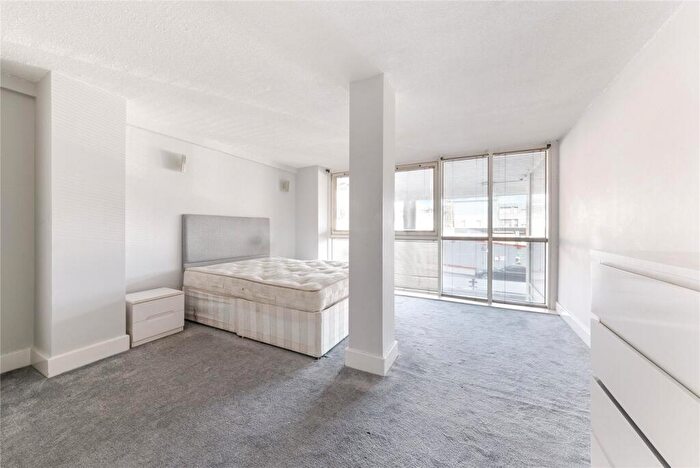 2 Bedroom Apartment To Rent In Artichoke Hill, Wapping, E1W