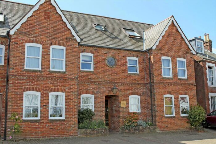 1 Bedroom Apartment To Rent In Waterloo Road, Lymington, SO41