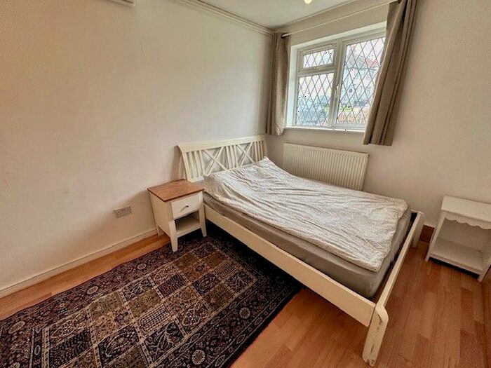 Studio To Rent In Mays Lane, Barnet, Hertfordshire, EN5